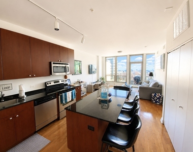 565 W Quincy Street - Photo Thumbnail 3