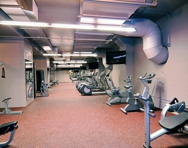 565 W Quincy Street - Photo Thumbnail 10