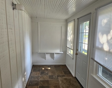301 N 1st Street - Photo Thumbnail 15