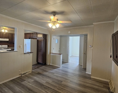 301 N 1st Street - Photo Thumbnail 5