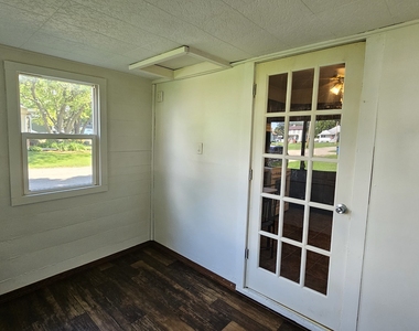 301 N 1st Street - Photo Thumbnail 1