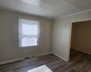 301 N 1st Street - Photo Thumbnail 12