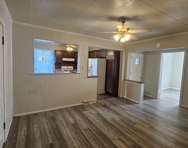 301 N 1st Street - Photo Thumbnail 7