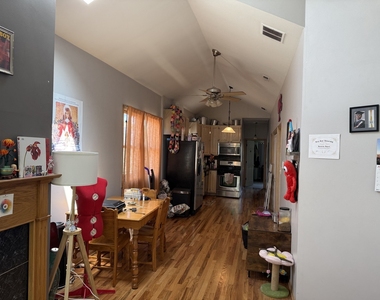 1444 W Walton Street - Photo Thumbnail 2