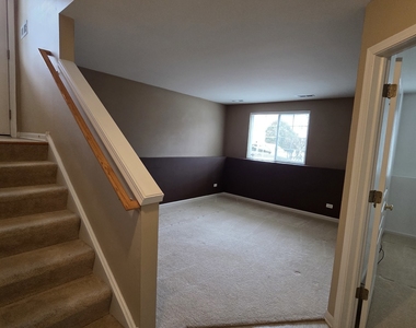 2444 Emily Lane - Photo Thumbnail 15