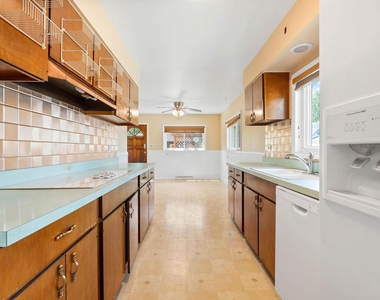 818 Leahy Circle - Photo Thumbnail 12