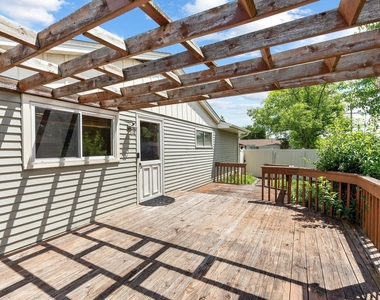 818 Leahy Circle - Photo Thumbnail 27