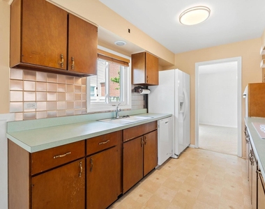 818 Leahy Circle - Photo Thumbnail 13