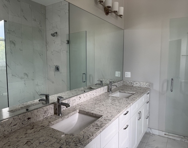 1629 N Spaulding Avenue - Photo Thumbnail 7