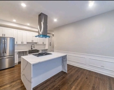 5826 S Michigan Avenue - Photo Thumbnail 3