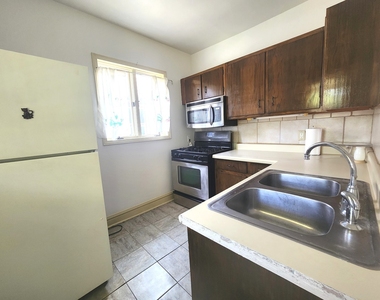 1018 S Maple Avenue - Photo Thumbnail 9
