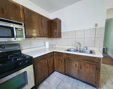 1018 S Maple Avenue - Photo Thumbnail 8