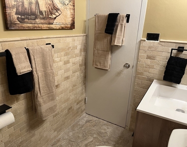 1550 N Lake Shore Drive - Photo Thumbnail 18