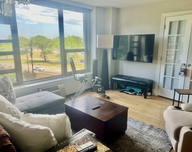 1550 N Lake Shore Drive - Photo Thumbnail 14
