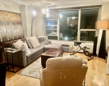 1550 N Lake Shore Drive - Photo Thumbnail 13
