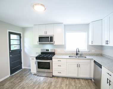 8837 S Talman Avenue - Photo Thumbnail 3
