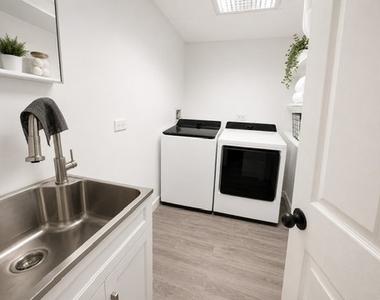352 Bristol Lane - Photo Thumbnail 13