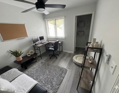 352 Bristol Lane - Photo Thumbnail 12
