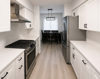 352 Bristol Lane - Photo Thumbnail 2