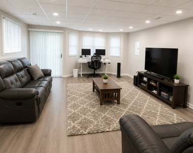352 Bristol Lane - Photo Thumbnail 11