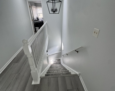 352 Bristol Lane - Photo Thumbnail 5