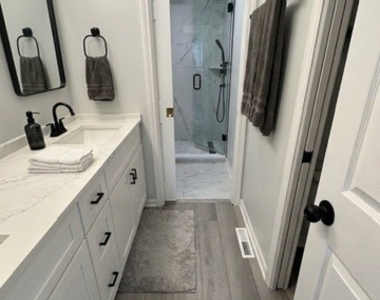 352 Bristol Lane - Photo Thumbnail 7