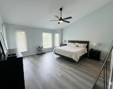 352 Bristol Lane - Photo Thumbnail 6
