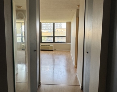 5100 N Marine Drive - Photo Thumbnail 5