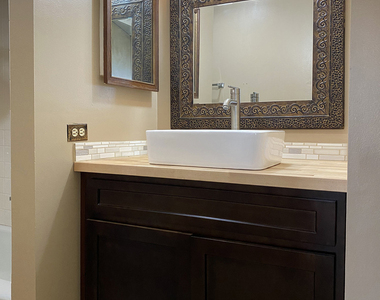 5100 N Marine Drive - Photo Thumbnail 15