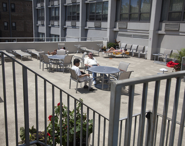 5100 N Marine Drive - Photo Thumbnail 23
