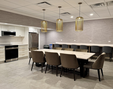 5100 N Marine Drive - Photo Thumbnail 20