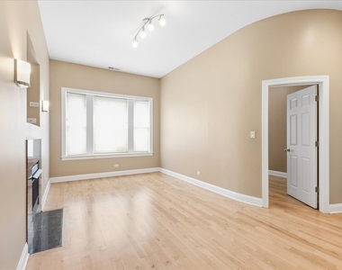 4220 S Champlain Avenue - Photo Thumbnail 1