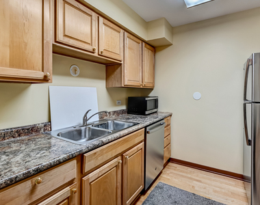 6184 Pinewood Court - Photo Thumbnail 3