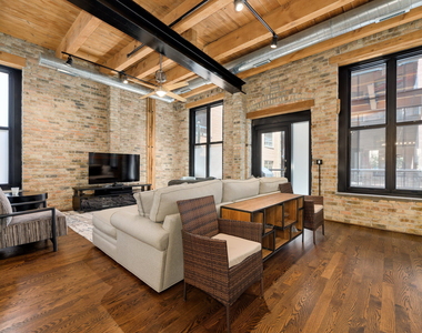 154 W Hubbard Street - Photo Thumbnail 4