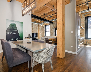 154 W Hubbard Street - Photo Thumbnail 2