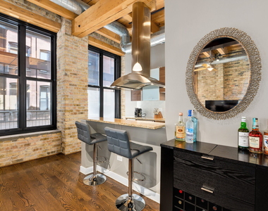 154 W Hubbard Street - Photo Thumbnail 12