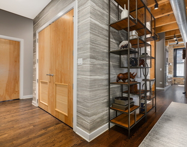154 W Hubbard Street - Photo Thumbnail 1