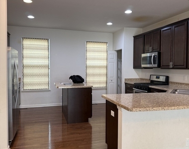 1587 Deer Pointe Drive - Photo Thumbnail 2