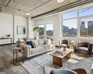 171 N Aberdeen Street - Photo Thumbnail 2