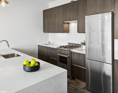 171 N Aberdeen Street - Photo Thumbnail 8