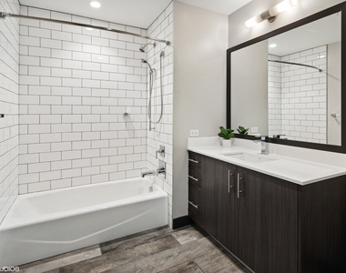 171 N Aberdeen Street - Photo Thumbnail 10