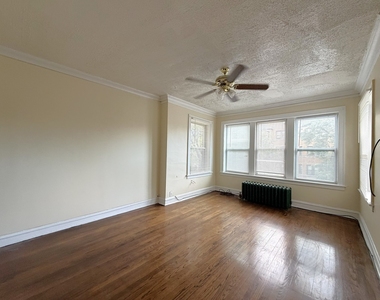 7656 S East End Avenue - Photo Thumbnail 3
