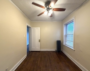 7656 S East End Avenue - Photo Thumbnail 5