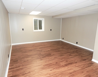 214 Redwood Court - Photo Thumbnail 8