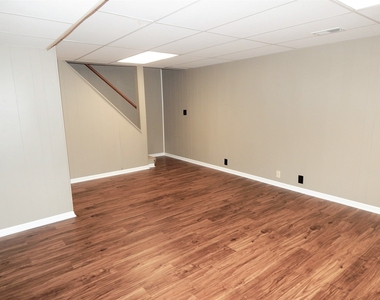 214 Redwood Court - Photo Thumbnail 9