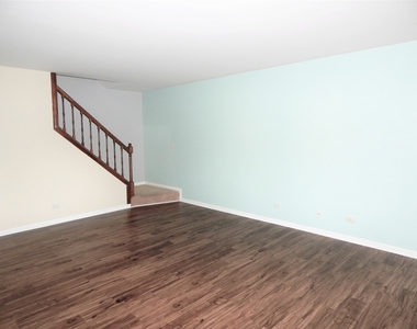 214 Redwood Court - Photo Thumbnail 3