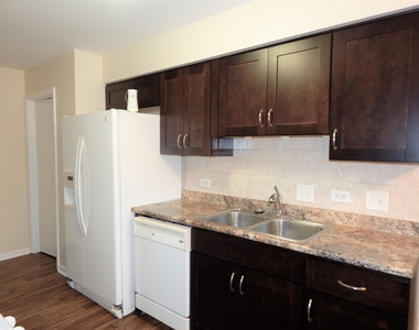 214 Redwood Court - Photo Thumbnail 2