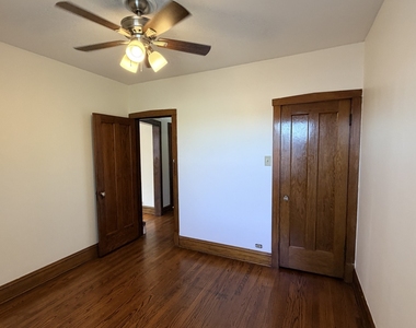 5112 W Sunnyside Avenue - Photo Thumbnail 10