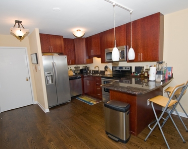 211 E Ohio Street - Photo Thumbnail 3