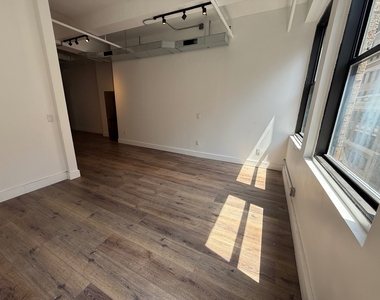 255 West 36th Street - Photo Thumbnail 2